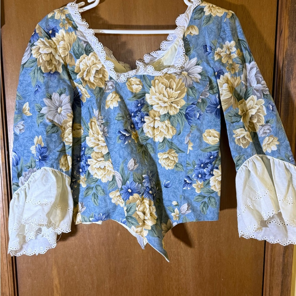 American Vintage Blue and Cream Floral Skirt Set with Apron - Picture 5 of 11